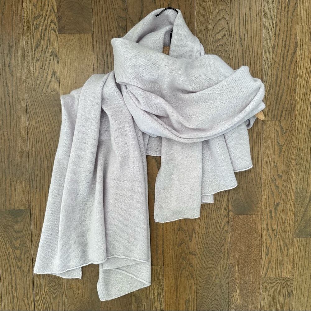 White + Warren 100% Cashmere Travel Wrap Scarf in Pale Lavender 81" x 36" - Picture 3 of 8